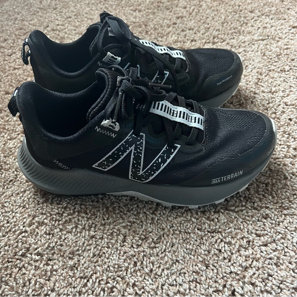 Women’s New Balance running trail shoes